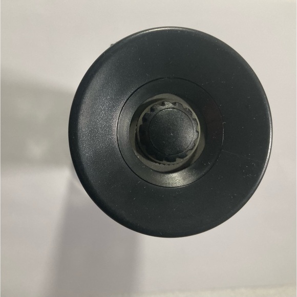 OXO Grinder Shaker - Picture 3 of 3